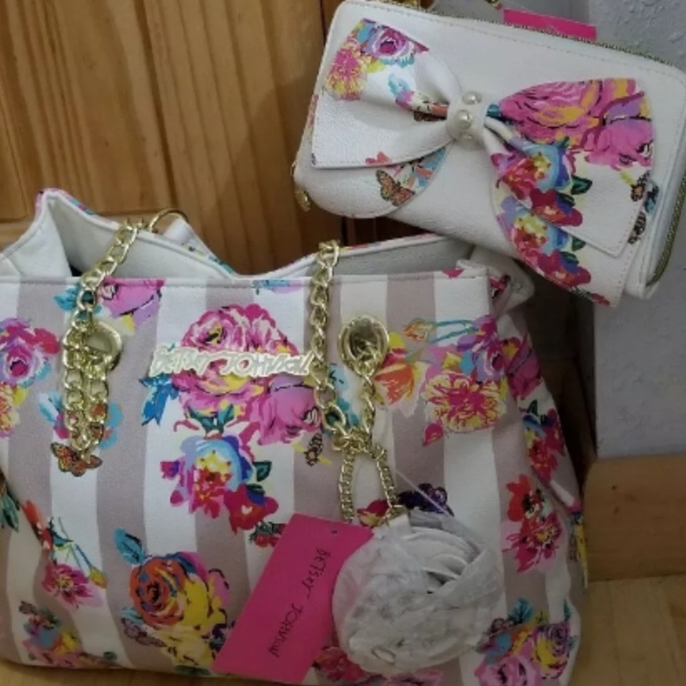 **SOLD**Betsey Johnson handbags 3 piece set